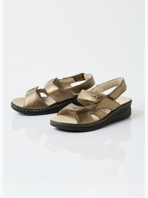 Sandalias anchas de piel bordadas - Afibel - Kiabi