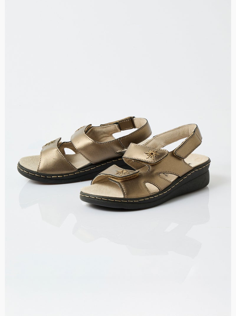 Sandalias anchas de piel bordadas - Afibel Bronce - Kiabi