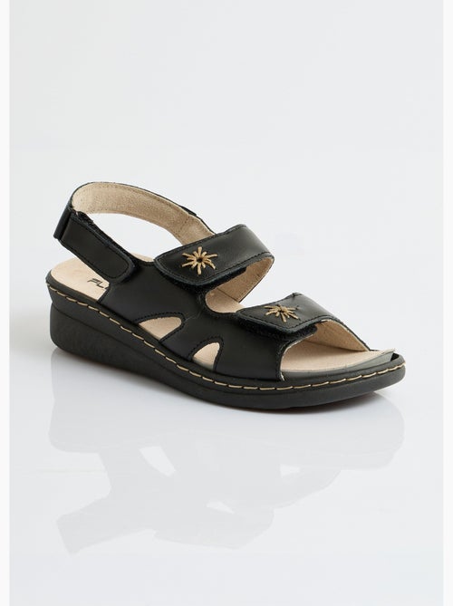 Sandalias anchas de piel bordadas - Afibel - Kiabi