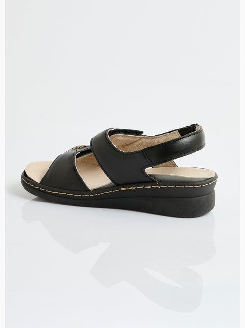 Sandalias anchas de piel bordadas - Afibel - Kiabi