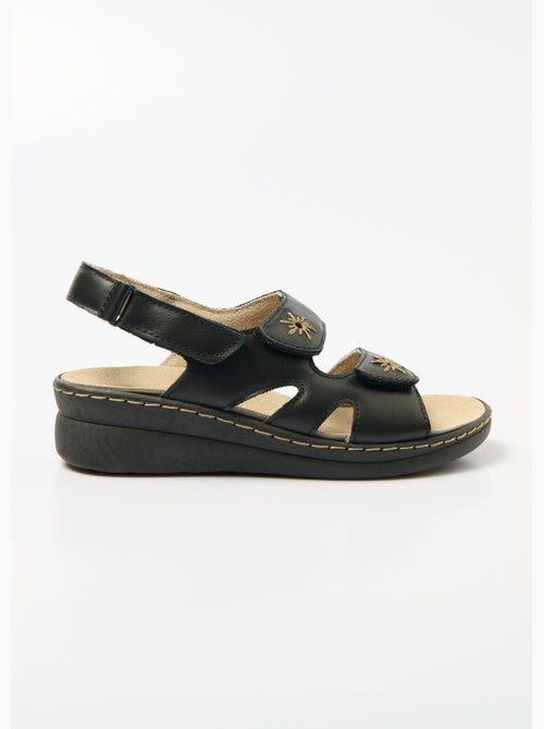 Sandalias anchas de piel bordadas - Afibel - Kiabi
