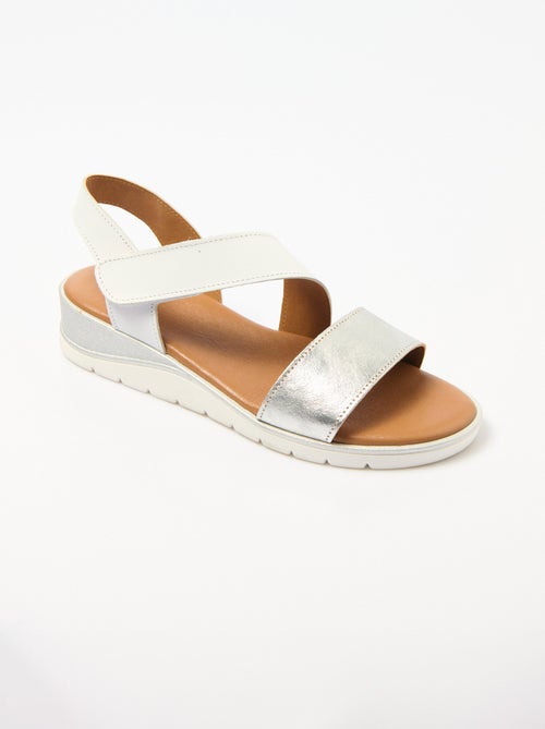 Sandalias anchas de piel con cuña rayada - Afibel - Kiabi