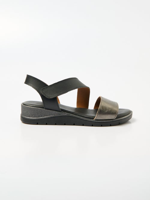 Sandalias anchas de piel con cuña rayada - Afibel - Kiabi