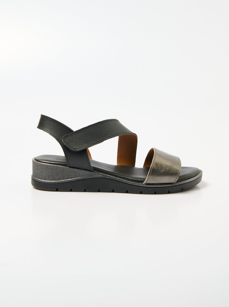 Sandalias anchas de piel con cuña rayada - Afibel Negro - Kiabi