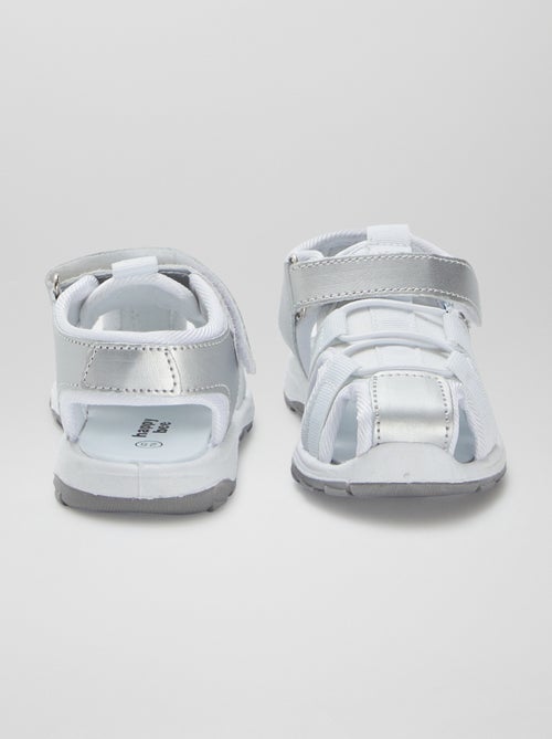 Sandalias cerradas con velcro - Kiabi