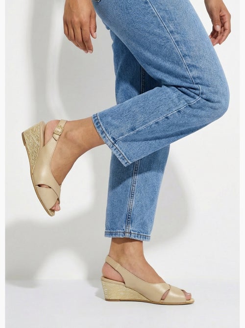 Sandalias cómodas de piel con punta abierta - Afibel - Kiabi