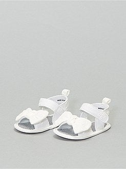 Sandalias con bordado inglés - Kiabi