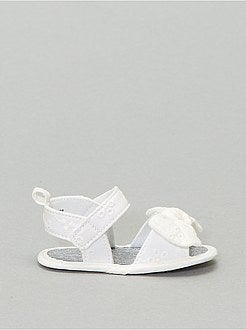 Sandalias con bordado inglés - Kiabi