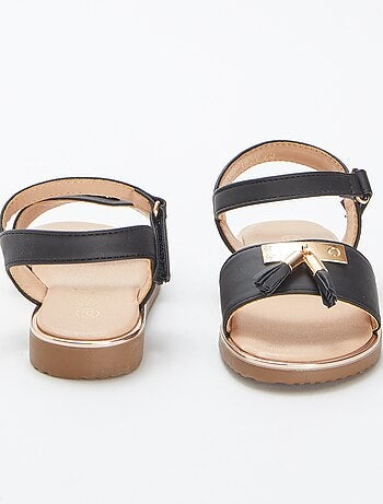 Sandalias con borlas de adorno