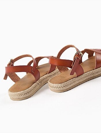 Sandalias con cierre de hebilla y acolchado