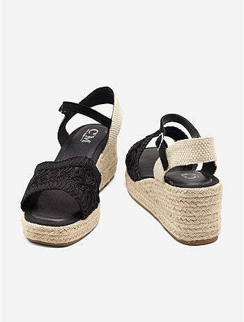 Sandalias con cuña de ganchillo