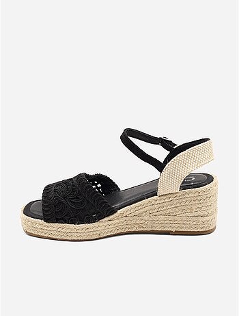 Sandalias con cuña de ganchillo