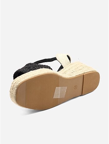 Sandalias con cuña de ganchillo