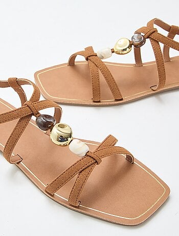 Sandalias con detalles de joyas