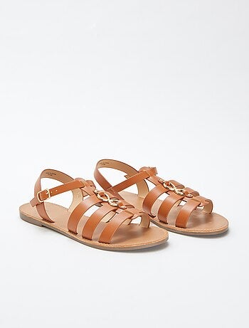 Sandalias con detalles metálicos
