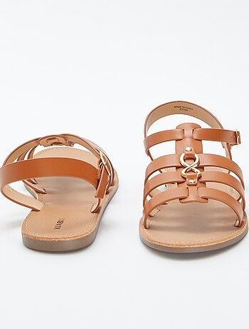 Sandalias con detalles metálicos