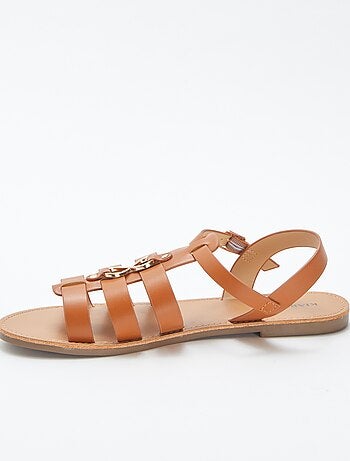 Sandalias con detalles metálicos