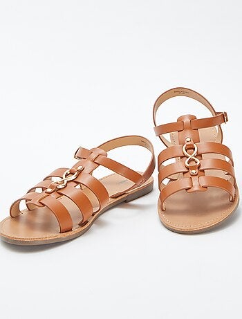 Sandalias con detalles metálicos