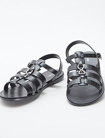Sandalias con detalles metálicos