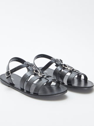 Sandalias con detalles metálicos