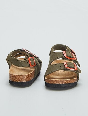 Sandalias con hebillas