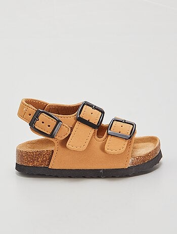 Sandalias con hebillas