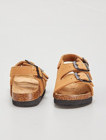Sandalias con hebillas