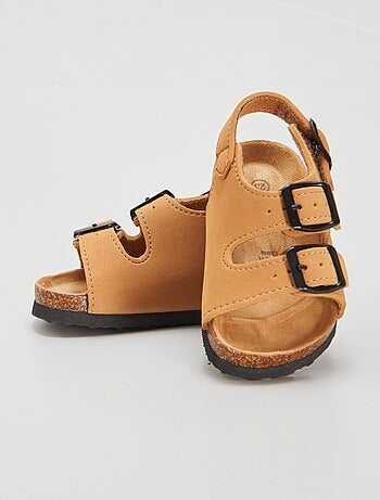 Sandalias con hebillas