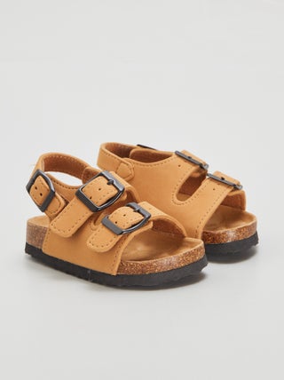 Sandalias con hebillas