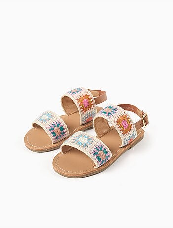 Sandalias con motivo floral de ganchillo