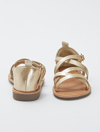Sandalias con múltiples tiras cruzadas