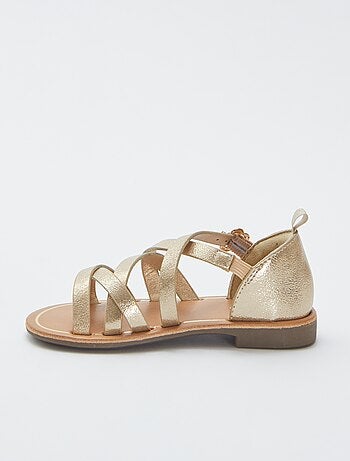 Sandalias con múltiples tiras cruzadas