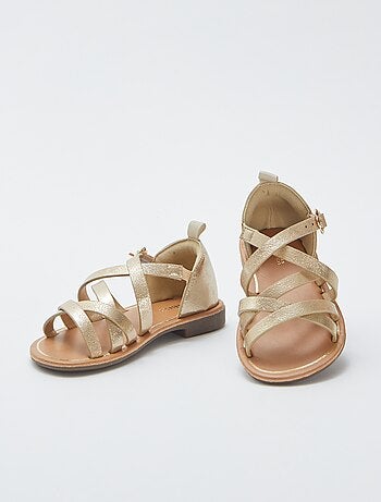 Sandalias con múltiples tiras cruzadas