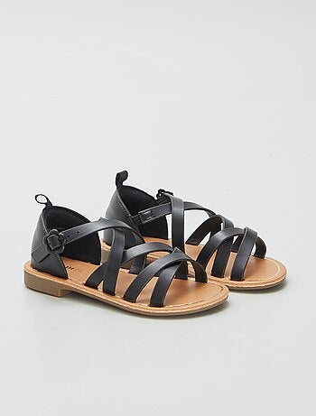 Sandalias con múltiples tiras cruzadas