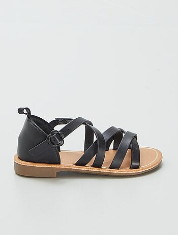Sandalias con múltiples tiras cruzadas