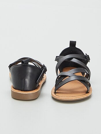 Sandalias con múltiples tiras cruzadas