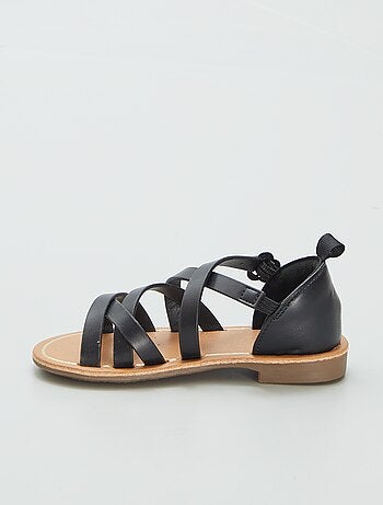 Sandalias con múltiples tiras cruzadas
