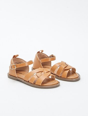 Sandalias con múltiples tiras talón cerrado