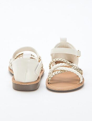 Sandalias con múltiples tiras trenzadas