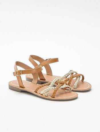Sandalias con múltiples tiras trenzadas