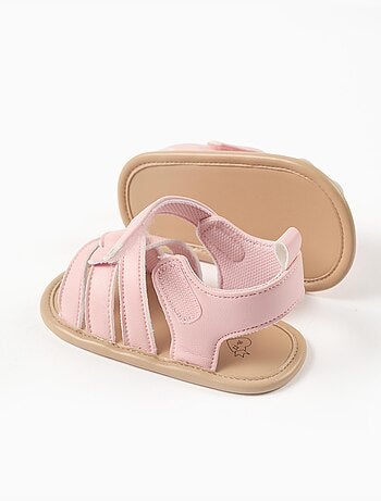 Sandalias con puntera abierta y tiras cruzadas