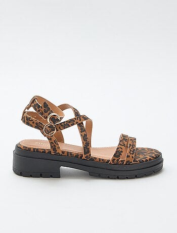Sandalias con suela dentada y estampado de leopardo