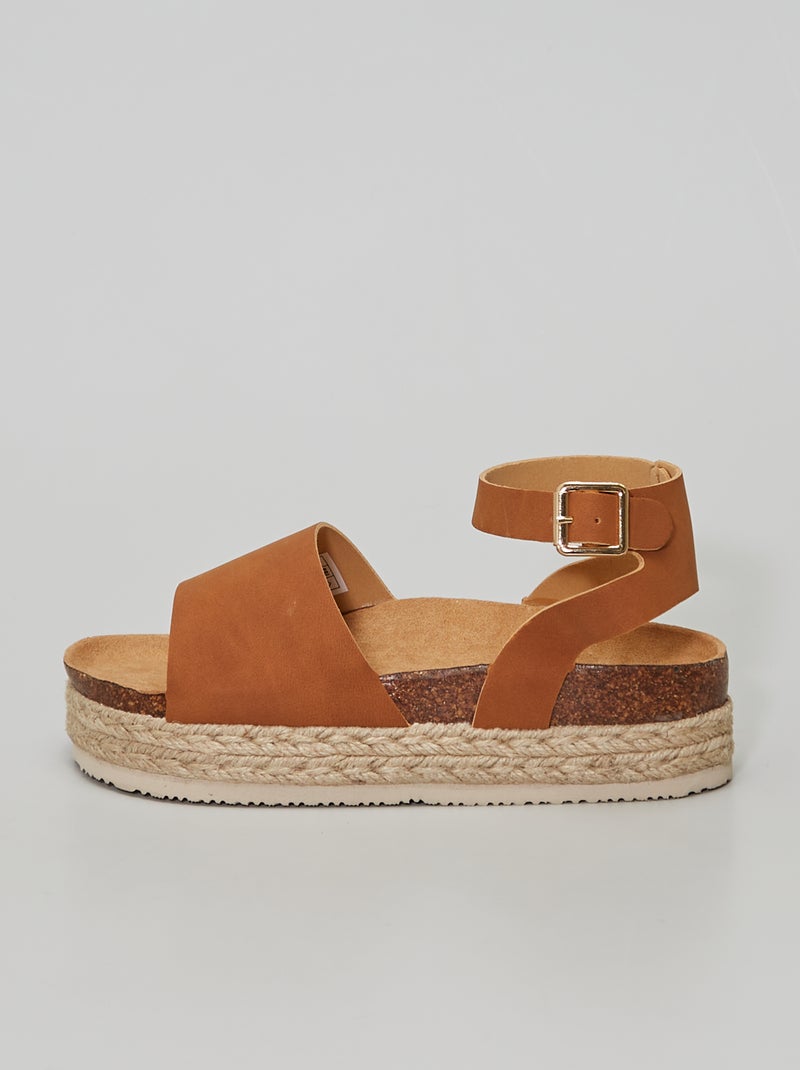 Sandalias con suela gruesa camello - Kiabi