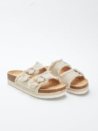 Sandalias con tela y flecos