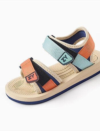 Sandalias con tiras autoadherentes
