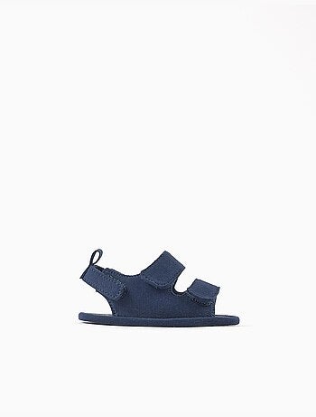 Sandalias con tiras autoadherentes