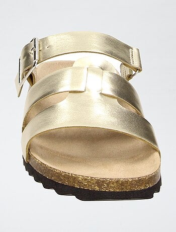 Sandalias con tiras brillantes