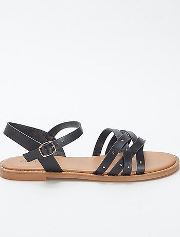Sandalias con tiras con tachuelas