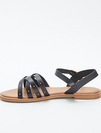 Sandalias con tiras con tachuelas