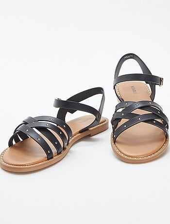 Sandalias con tiras con tachuelas